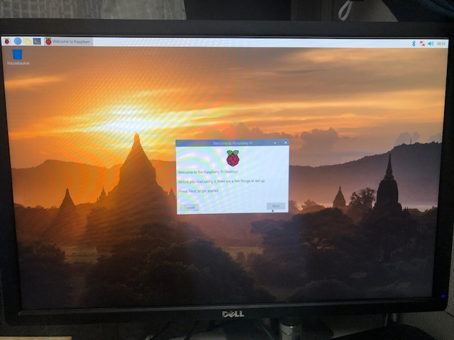 Raspberry Pi 初回起動直後の画面